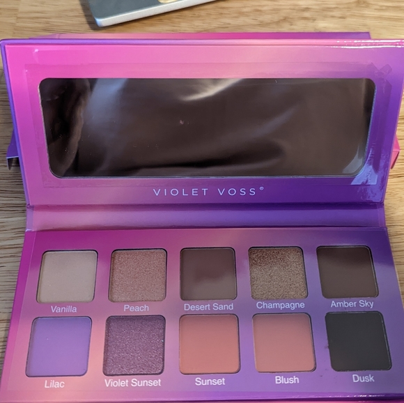 Violet Sunset eyeshadow - Picture 2 of 3